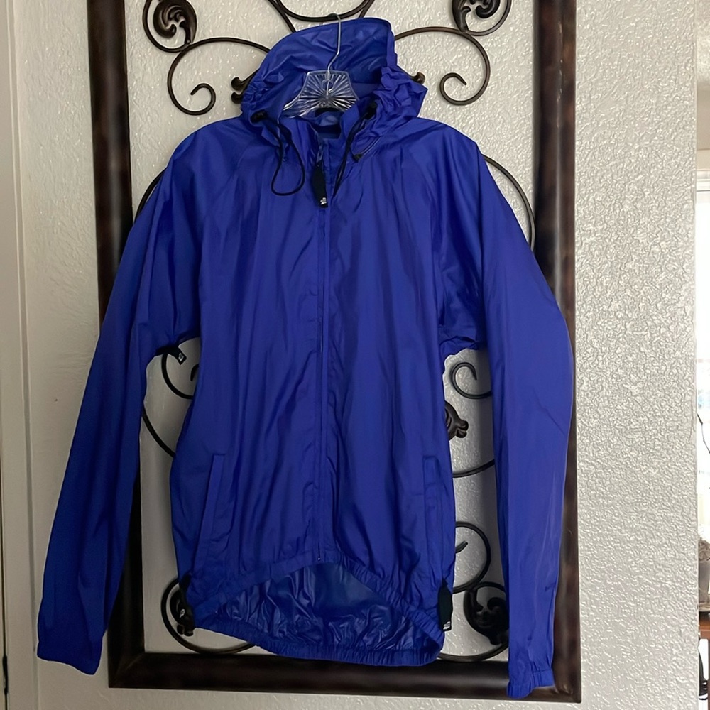 Men’s Size medium blue performance cycling windbreaker
